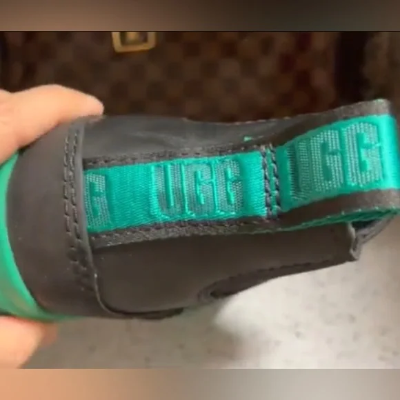 New UGG Waterproof Leather Booties with wool lining 894mn - Picture 9 of 11